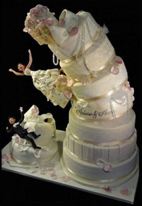 Gak Romantis, 10 Kue Pernikahan yang Bikin Gagal Paham