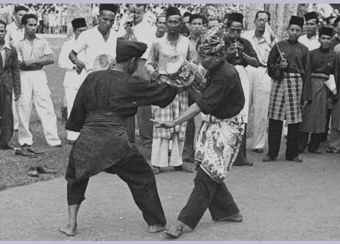 Pencak Silat: Sejarah, Teknik Dasar, Aturan Pertandingan, dan Syarat Penting