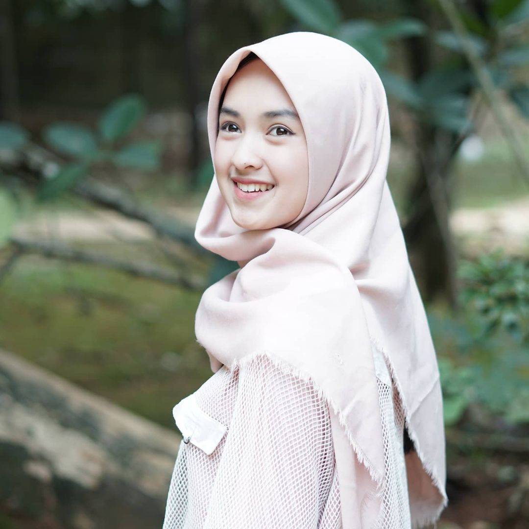 10 Potret Cantik Alice Weigl, Peserta Voice of Ramadan Asal Sukabumi