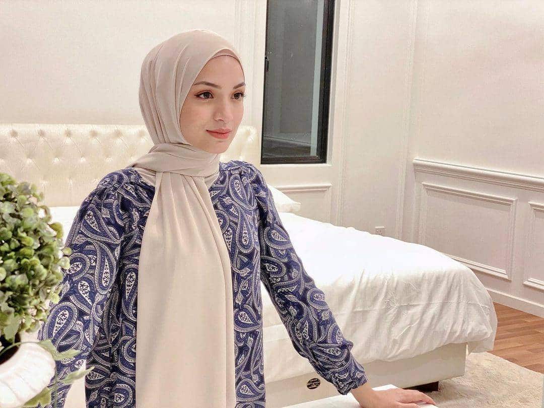 10 Potret Cantik Amyra Rosli, Aktris Malaysia Bintang Utama Serial Nur