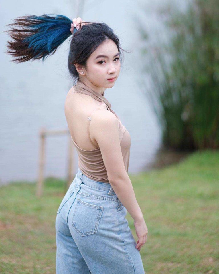 10 Potret Cantik Eline Angeline, Seleb TikTok Jago Ngedance