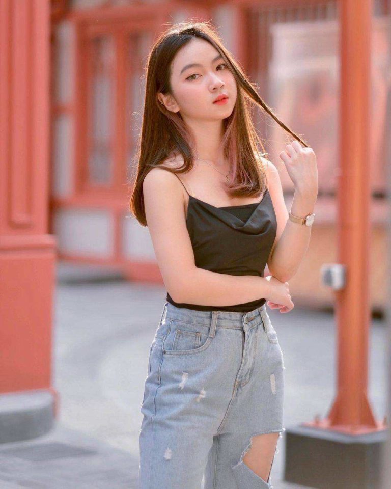 10 Potret Cantik Eline Angeline, Seleb TikTok Jago Ngedance