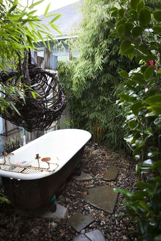 Cocok untuk Vila, 10 Dekorasi Tempat Mandi dengan Bathtub