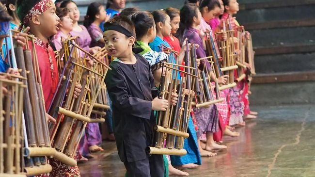 Lagu Manuk Dadali, Penuh Makna untuk Generasi Muda