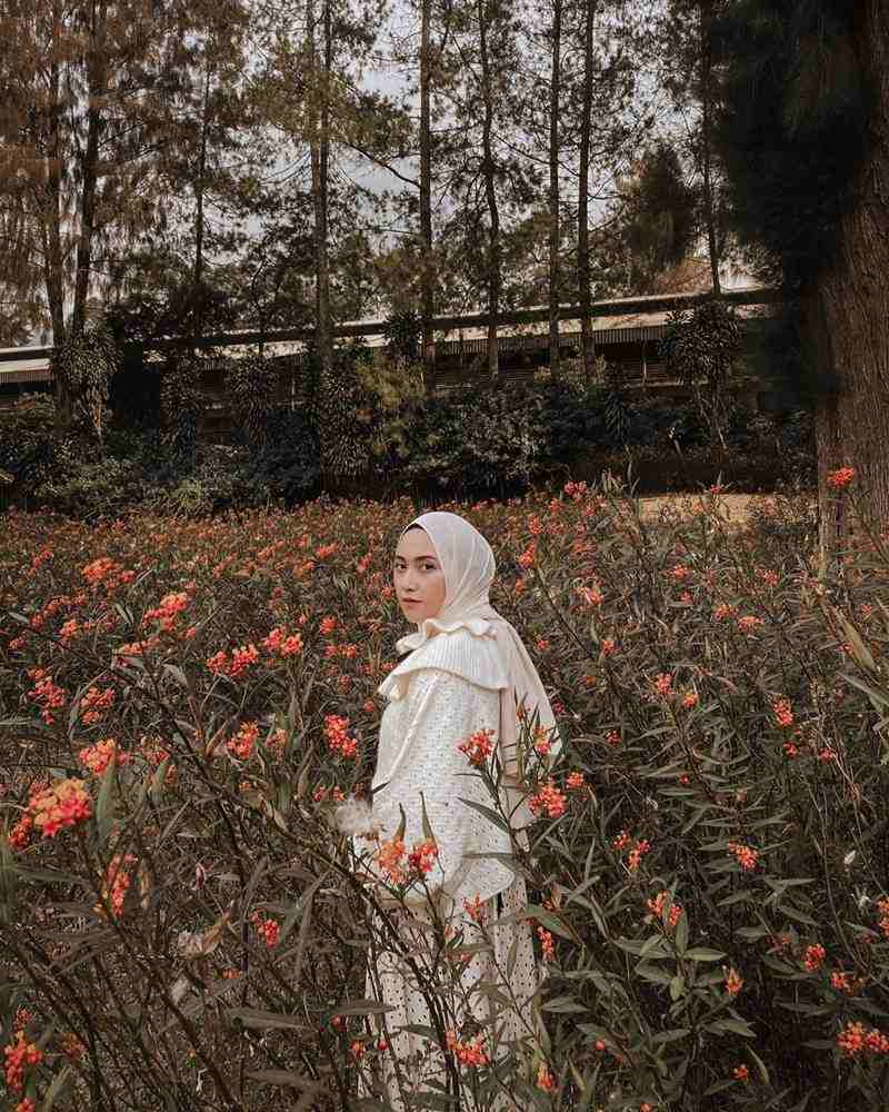 10 Potret Cantik Nisa Cookie, Influencer Gaya Hijab Stylish dan Modis