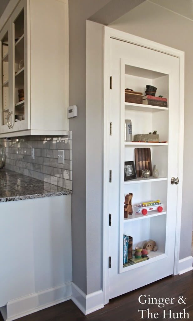 Ada yang Bisa jadi Rak, 10 Desain Pintu Pantry yang Bikin Gak Bosan
