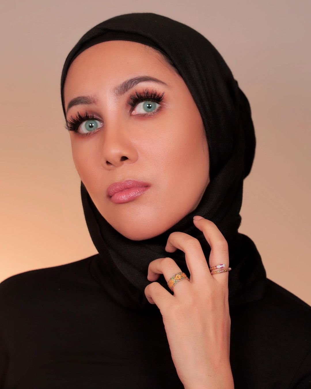 10 Inspirasi Makeup Suhay Salim, Beauty Vlogger Kenamaan Tanah Air