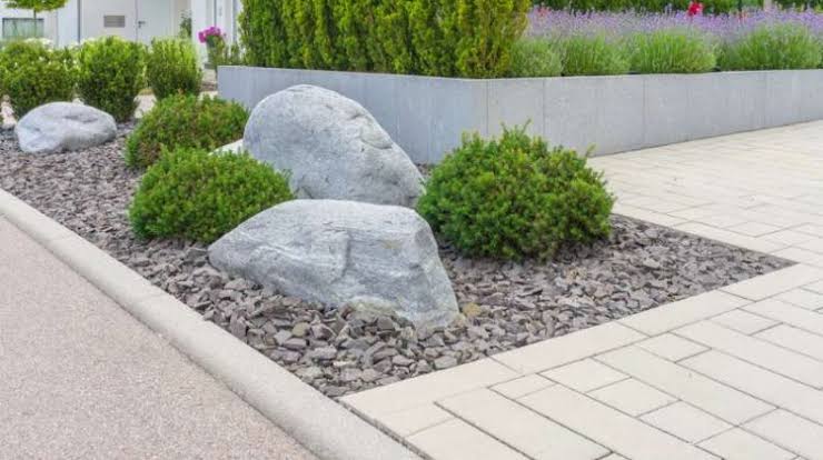 10 Inspirasi Menata Batu untuk Taman Belakang Rumah