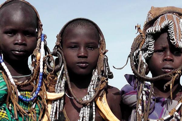 Suku Dassanech Ethiopia, Pakai Perhiasan dari Bahan Sampah