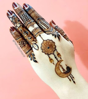 Stunning, 10 Ide Pakai Pacar Henna di Hari Lebaran