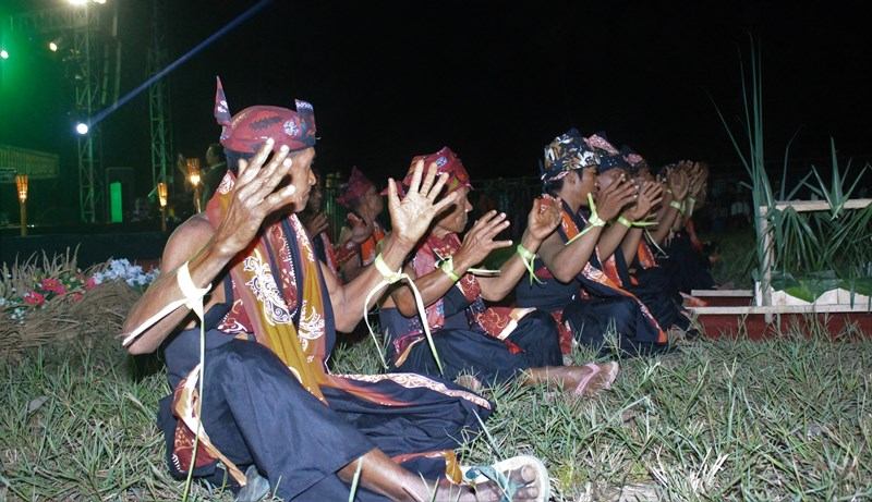 Ritual Suci Memanggil Hujan dari Situbondo