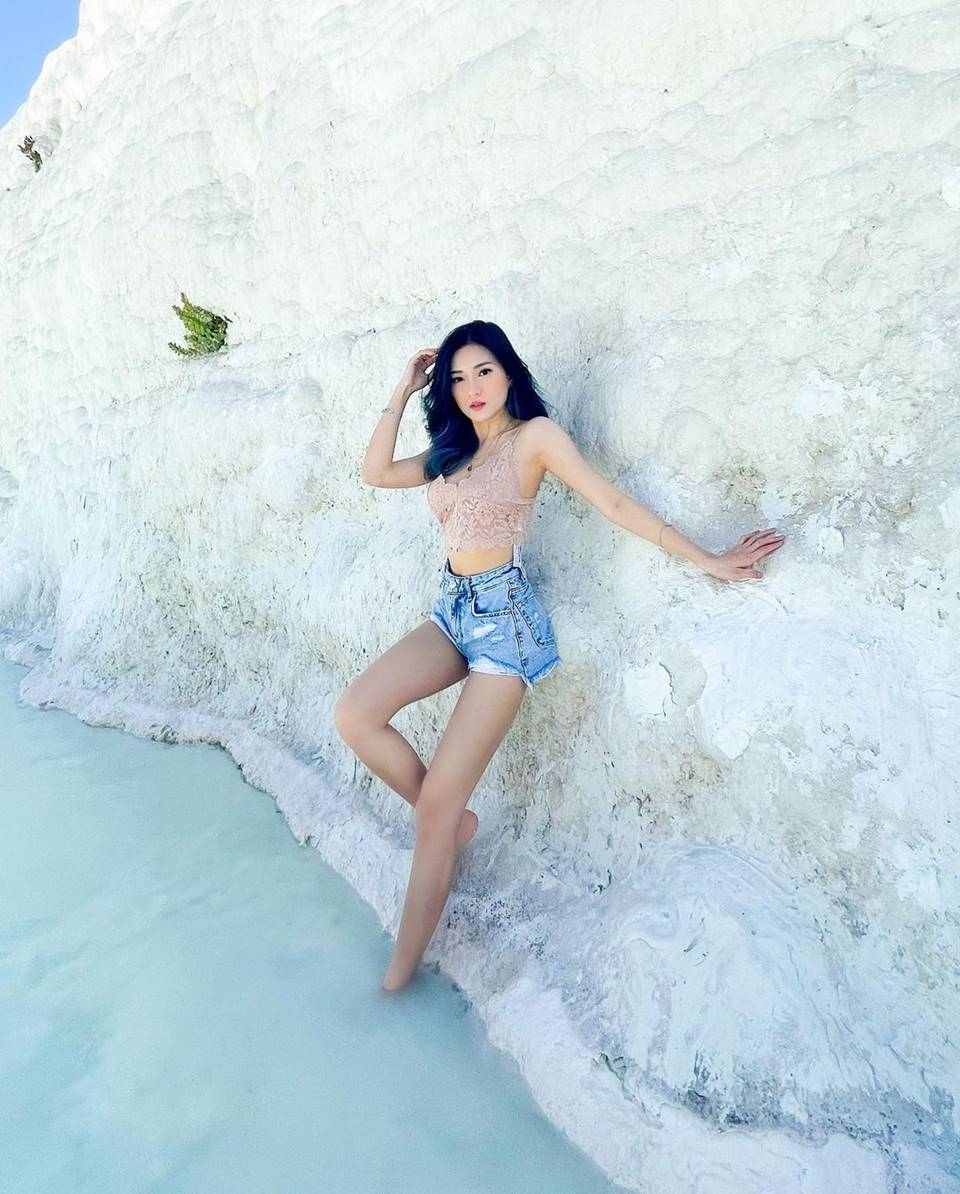 10 Potret Angelia Christy, Model Cantik yang Hits Banget di Instagram