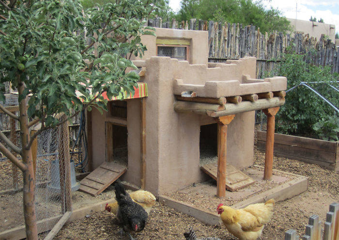 Bak kastil, 10 Desain Kandang Ayam yang naik level