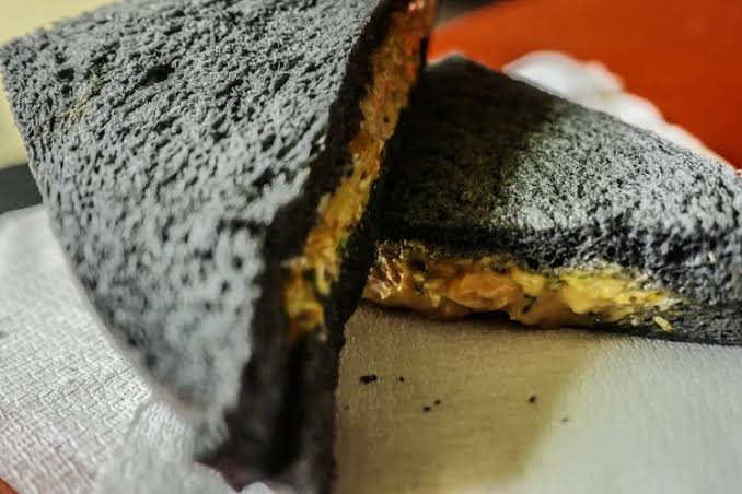 10 Makanan Berwarna Hitam Gelap, Berani Coba?