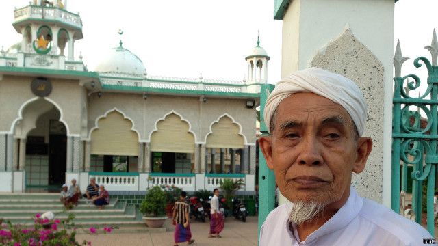 Etnis Muslim Vietnam, Hanya Salat Sekali Sebulan