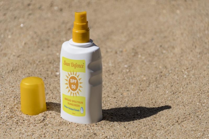 Difference between sunscreen and sunblock, protect skin from the sun