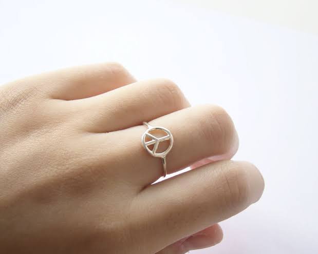 10 Desain Knuckle Ring untuk Tampilan Minimalis