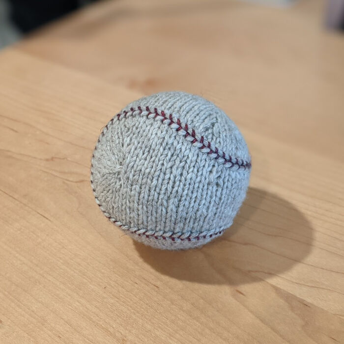 10 Kreasi Unik dari Bahan Rajutan, Ada Bola Baseball