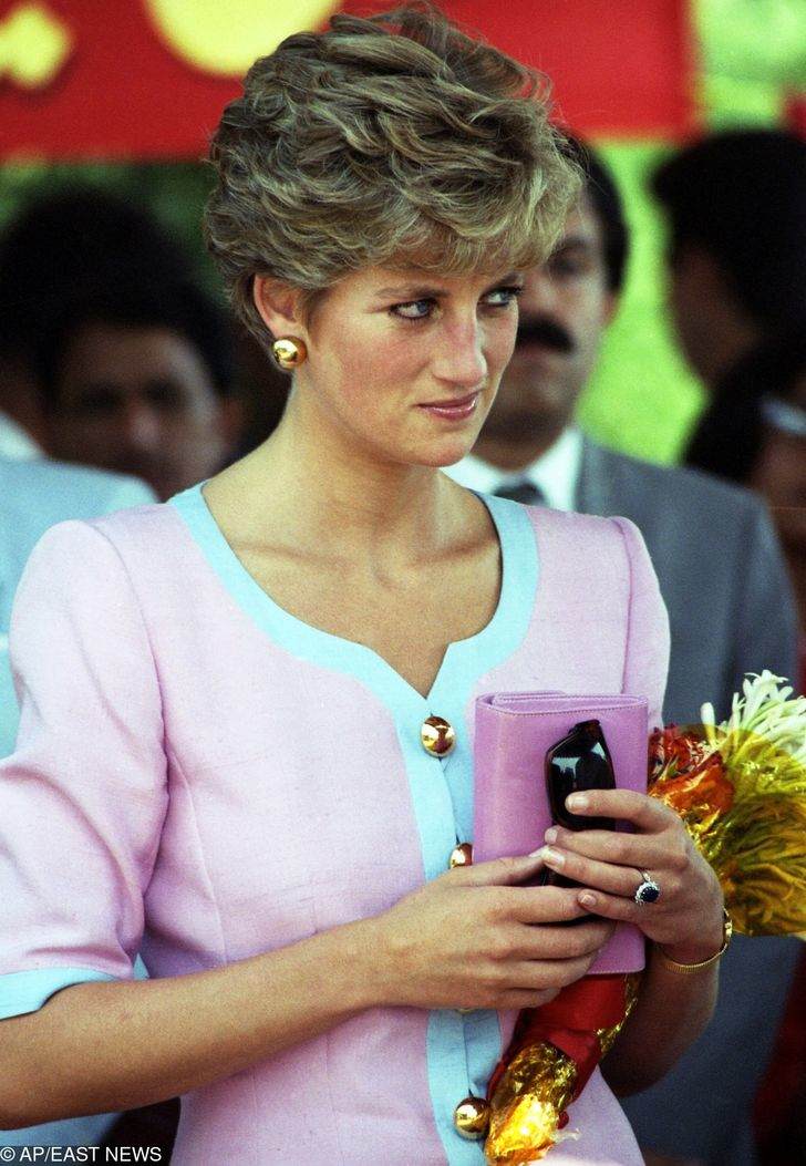 10 Inspirasi Outfit Serba Pink ala Lady Diana