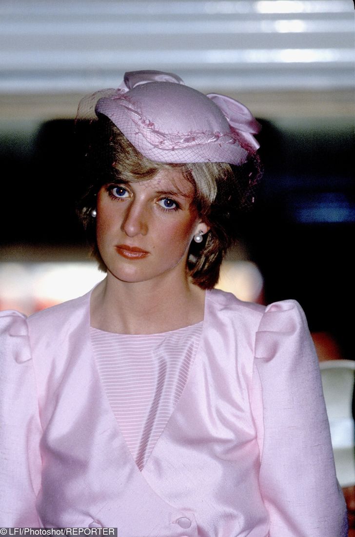 10 Inspirasi Outfit Serba Pink ala Lady Diana