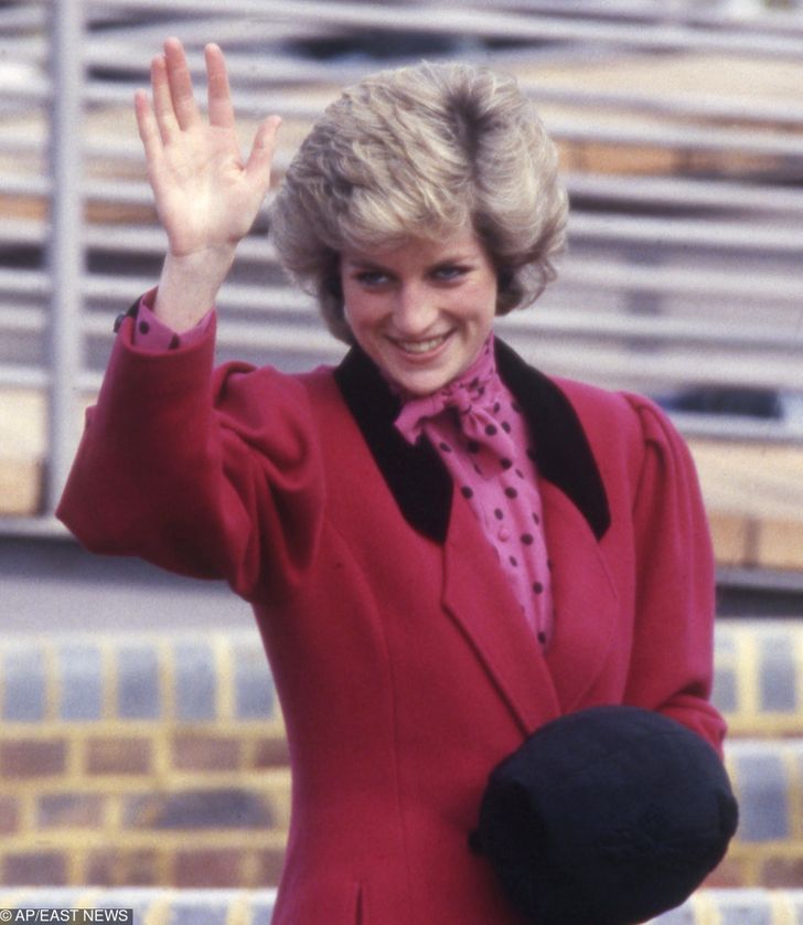 10 Inspirasi Outfit Serba Pink ala Lady Diana