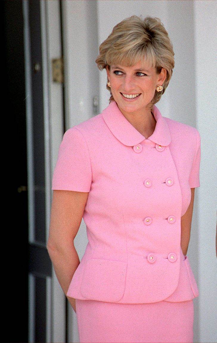 10 Inspirasi Outfit Serba Pink ala Lady Diana