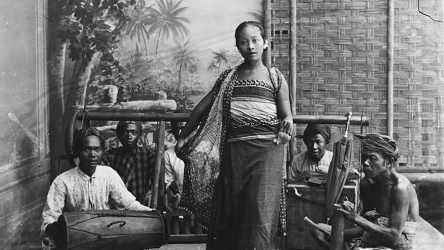 Legenda Nyai Ronggeng, Identik dengan Kutukan Para Gadis