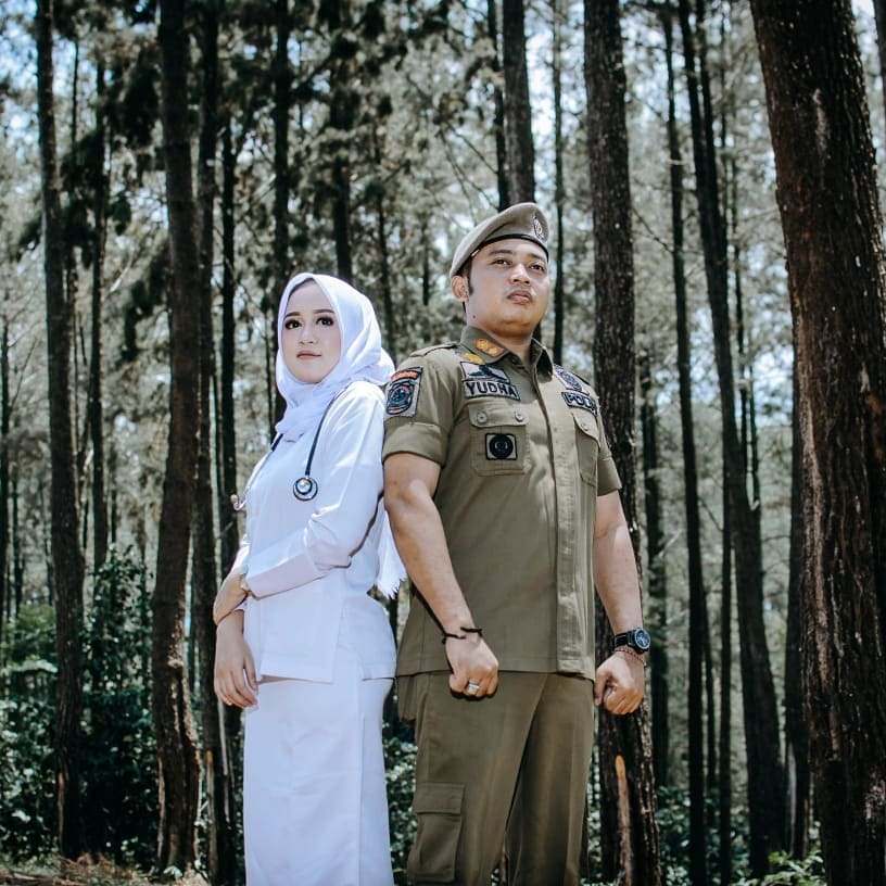 Romantis, 10 Inspirasi Pre-Wedding Tentara dan Tenaga Medis