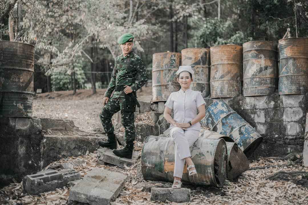 Romantis, 10 Inspirasi Pre-Wedding Tentara dan Tenaga Medis