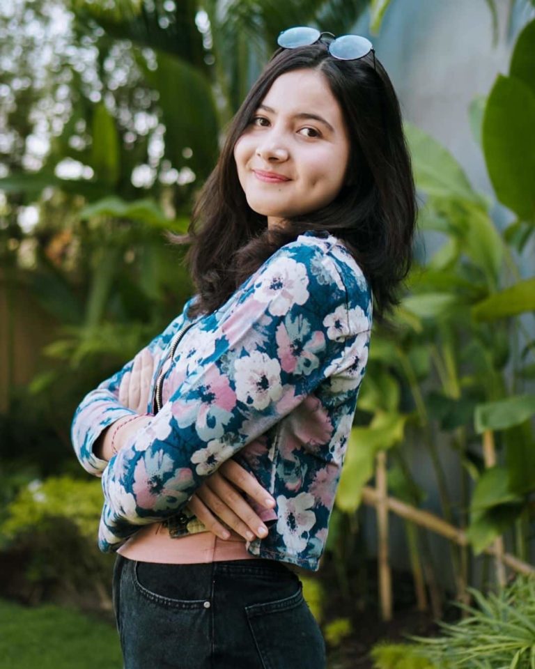 Bulan Sutena - Biodata, Profil, Fakta, Umur, Agama, Pacar, Karier