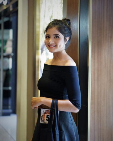 Bulan Sutena - Biodata, Profil, Fakta, Umur, Agama, Pacar, Karier