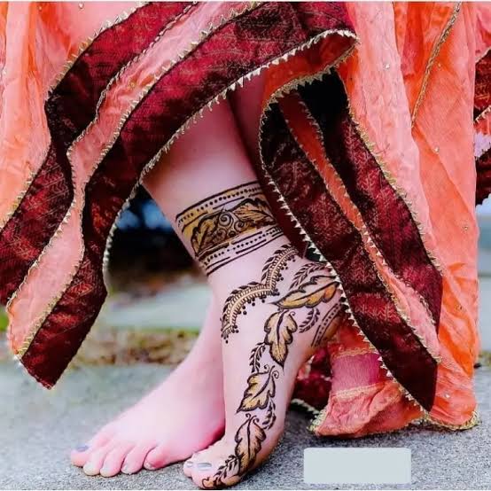 Gak Cuma Tangan, 10 Model Henna Ini Cantik di Bagian Kaki