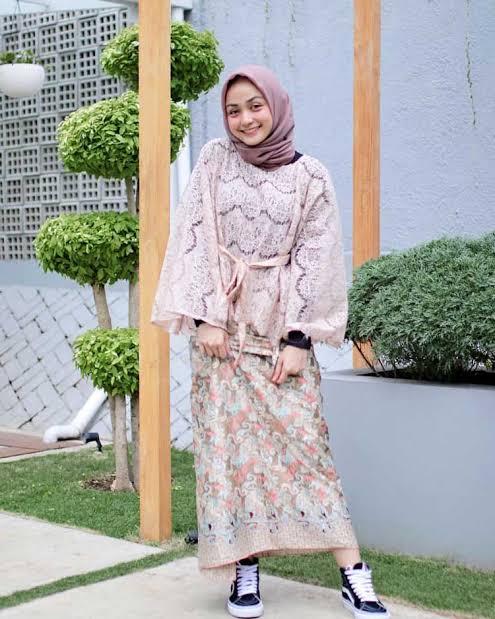 Tampil Imut, 10 OOTD Kondangan Remaja