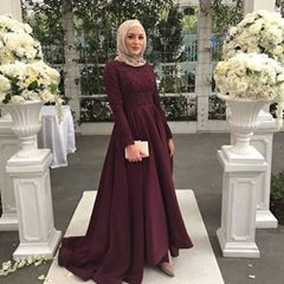 10 Inspirasi Gaun Pesta Dipadukan Dengan Hijab