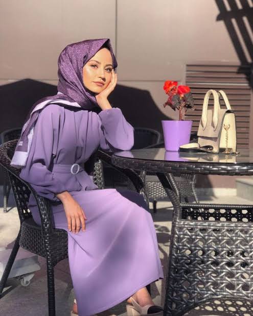 10 Warna Jilbab Cocok dengan Baju Lilac