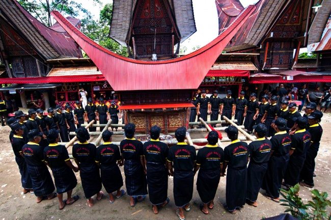 10 Kebiasaan Orang Sulawesi, Sangat Melindungi Warisan Leluhur