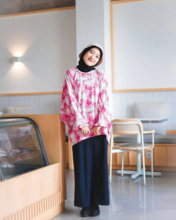 10 Baju Hijab Tie Dye OOTD, Kayak Rainbow