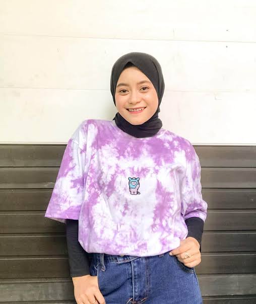 10 Baju Hijab Tie Dye OOTD, Kayak Rainbow