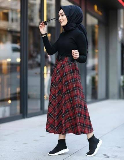 10 OOTD Rok Tartan Hijab Untuk Tampil Stylish