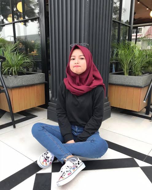 Simple, 10 OOTD Hijab Remaja SMP yang Nyaman Dipakai Sehari-hari