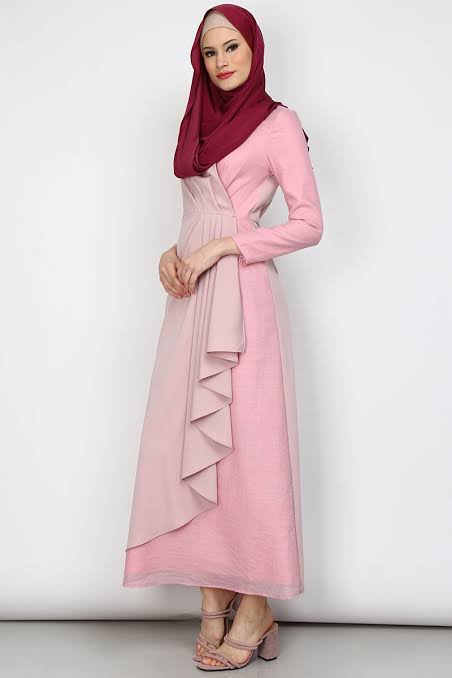 10 Warna Hijab Yang Cocok Dengan Pakaian Dusty Pink, Cantik Cantik