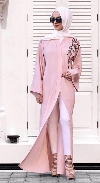 10 Warna Jilbab Cocok dengan Baju Dusty Pink, Cantik Mempesona