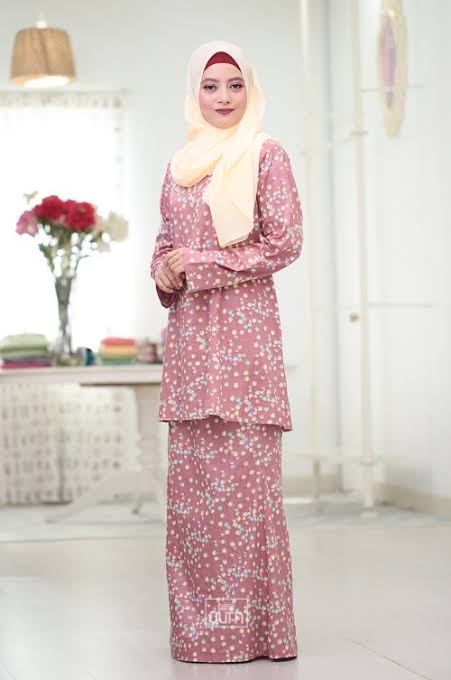 10 Warna Hijab Yang Cocok Dengan Pakaian Dusty Pink, Cantik Cantik