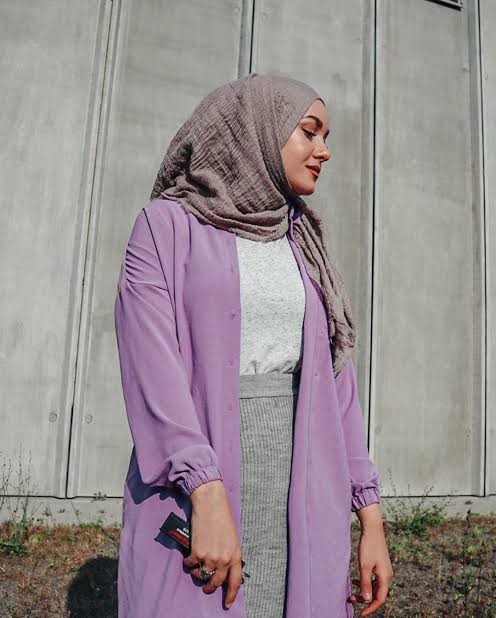 10 Warna Jilbab Cocok dengan Baju Warna Lavender, Gak Melulu Hitam atau Putih