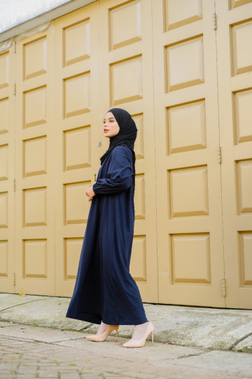 Cocok Berbagai Acara, 10 Warna Jilbab yang Cocok untuk Baju Biru Navy