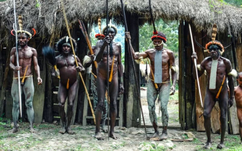 Ini dia pakaian adat Papua, unik dan penuh dengan fil