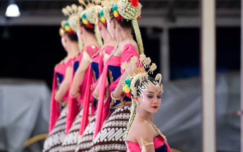 6 Tarian Tradisional Jawa Tengah.  unik dan bersejarah!