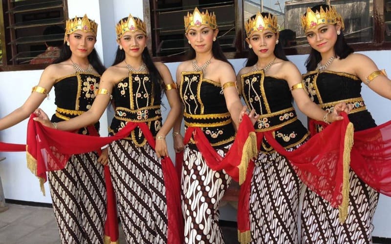 6 Tarian Tradisional Jawa Tengah.  unik dan bersejarah!