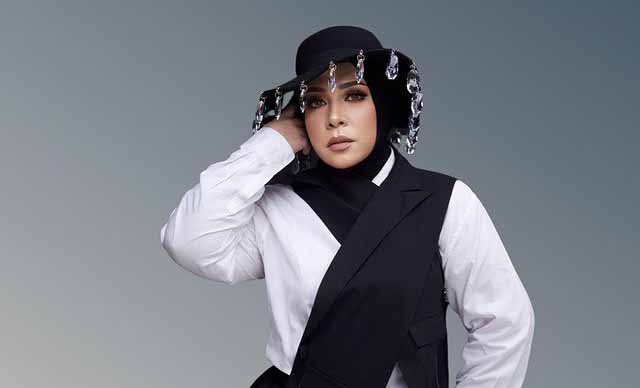 Biodata, Profil, dan Fakta Melly Goeslaw