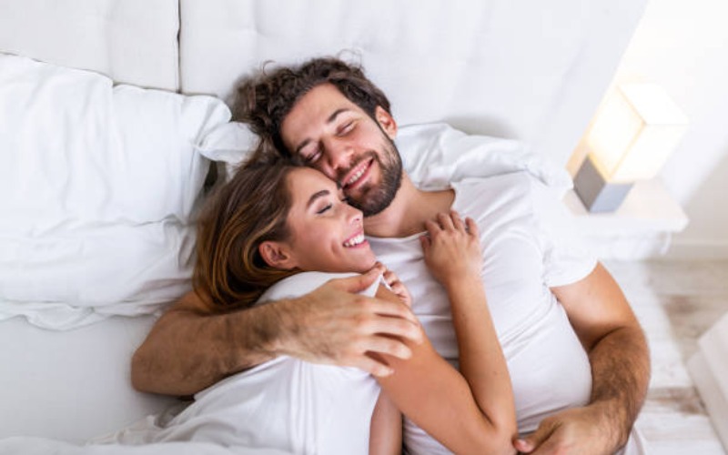 Get to know the Cuddle Position and its Benefits for Health